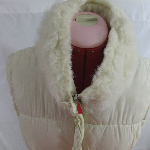 New York and Company Puffer Vest With Fur - Picture 2 of 8
